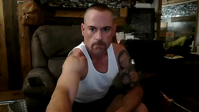 Snapshot of MISTERANDDEMI chatting on May 21, 2026, 8:44 am MISTERANDDEMI online show from May 21, 2026, 8:44 am