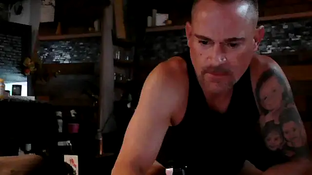 Snapshot of MISTERANDDEMI chatting on April 18, 2026, 7:07 pm MISTERANDDEMI online show from April 18, 2026, 7:07 pm