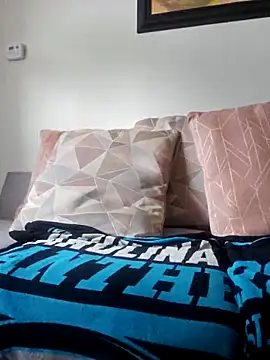 Snapshot of ceedevon13 chatting on February 25, 2026, 3:45 pm ceedevon13 online show from February 25, 2026, 3:45 pm