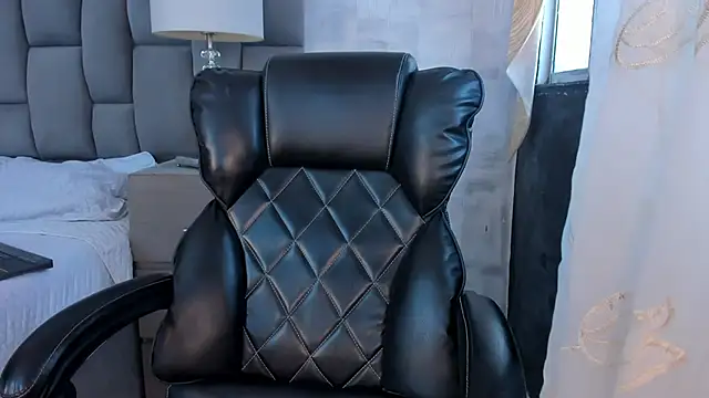 Snapshot of ChannelWhitee_ chatting on January 15, 2026, 8:23 pm ChannelWhitee online show from January 15, 2026, 8:23 pm