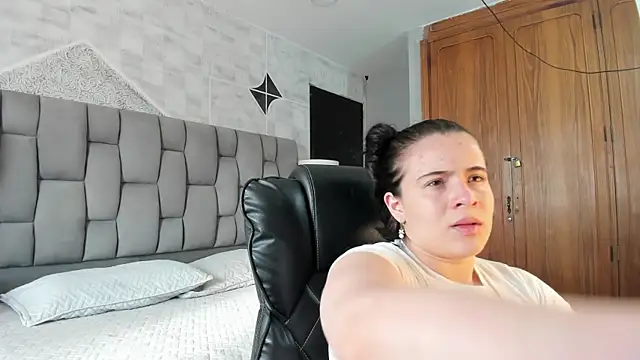 Snapshot of ChannelWhitee_ chatting on January 7, 2026, 9:53 pm ChannelWhitee online show from January 7, 2026, 9:53 pm