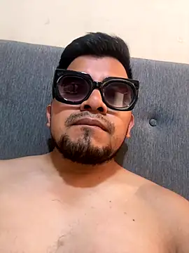 Snapshot of Manueldow1 chatting on December 18, 2025, 6:01 pm Manueldow1 online show from December 18, 2025, 6:01 pm