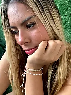 MiaSizzle online show from January 9, 2026, 12:56 pm