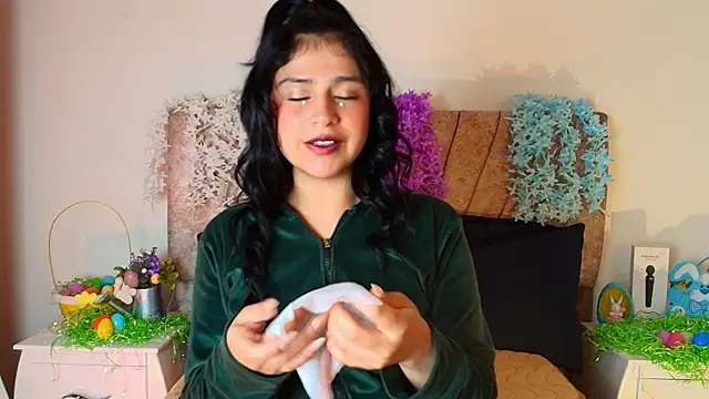 hannaa cute online show from April 6, 2026, 2:51 pm