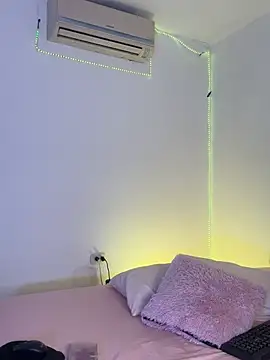 Snapshot of Zoe_mrl chatting on March 4, 2026, 12:24 pm Zoe mrl online show from March 4, 2026, 12:24 pm