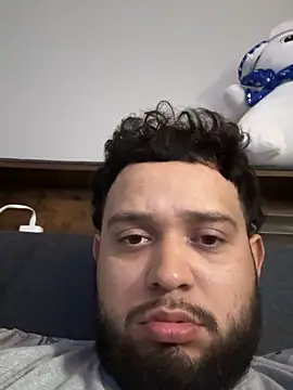 Snapshot of GaveBulk chatting on December 20, 2025, 6:22 pm GaveBulk online show from December 20, 2025, 6:22 pm