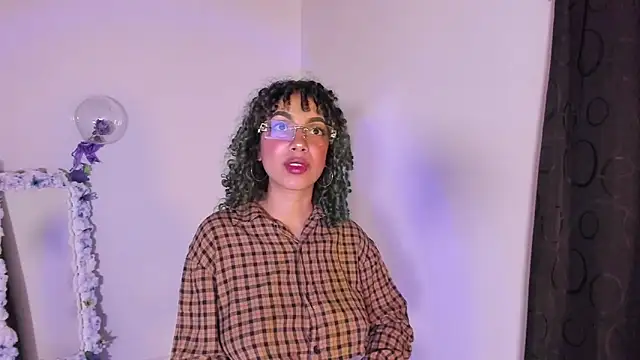 Conejita lis online show from April 10, 2026, 3:02 am