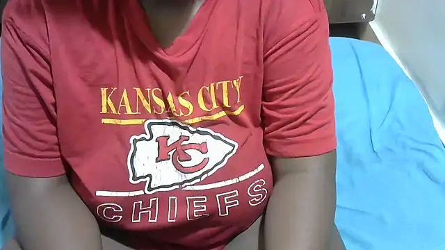 Snapshot of HoneyExtasyXo_ chatting on February 4, 2026, 1:55 am HoneyExtasyXo online show from February 4, 2026, 1:55 am