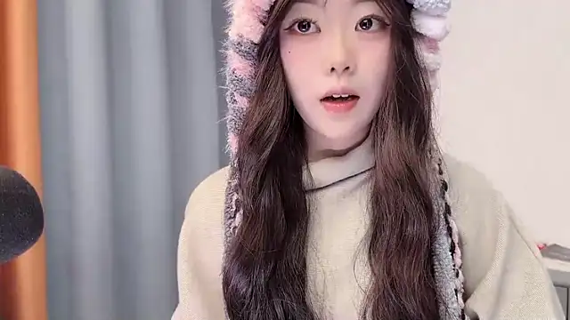 smalldaisy online show from March 18, 2026, 2:37 am