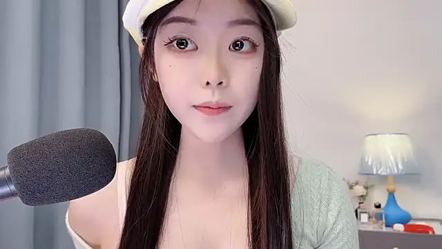 smalldaisy online show from April 14, 2026, 4:39 am