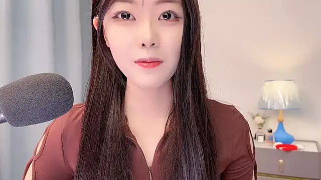 smalldaisy online show from April 12, 2026, 2:48 am