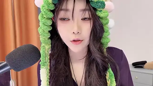 Snapshot of smalldaisy chatting on February 3, 2026, 6:22 am smalldaisy online show from February 3, 2026, 6:22 am