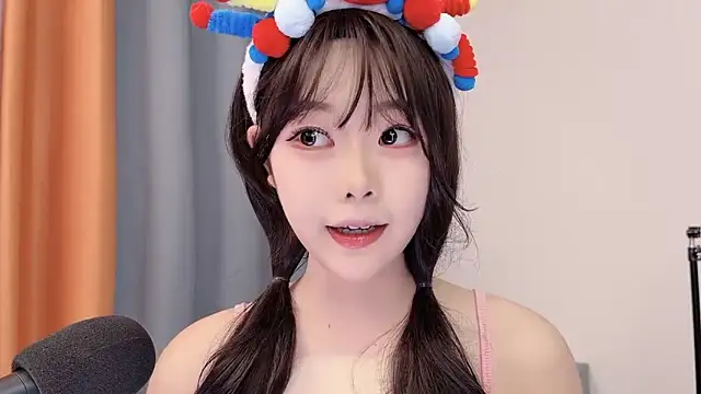 Snapshot of smalldaisy chatting on February 8, 2026, 1:36 am smalldaisy online show from February 8, 2026, 1:36 am