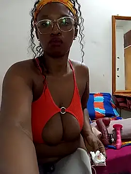 Snapshot of YammyChocTits chatting on January 7, 2026, 4:06 am YammyChocTits online show from January 7, 2026, 4:06 am