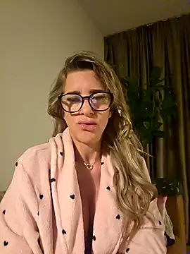 Snapshot of LaLynn chatting on March 2, 2026, 6:48 pm LaLynn online show from March 2, 2026, 6:48 pm