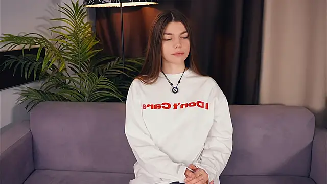 Snapshot of NeidaGowing chatting on December 21, 2025, 8:05 am NeidaGowing online show from December 21, 2025, 8:05 am