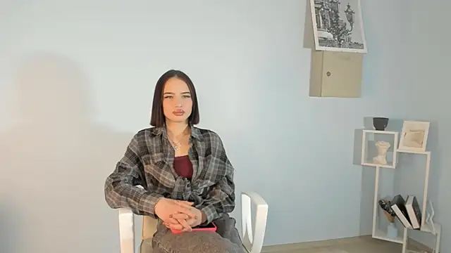 BrittnyRodney online show from December 21, 2025, 7:43 am