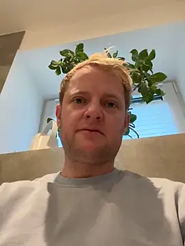 Snapshot of tomte6 chatting on December 20, 2025, 10:51 am tomte6 online show from December 20, 2025, 10:51 am