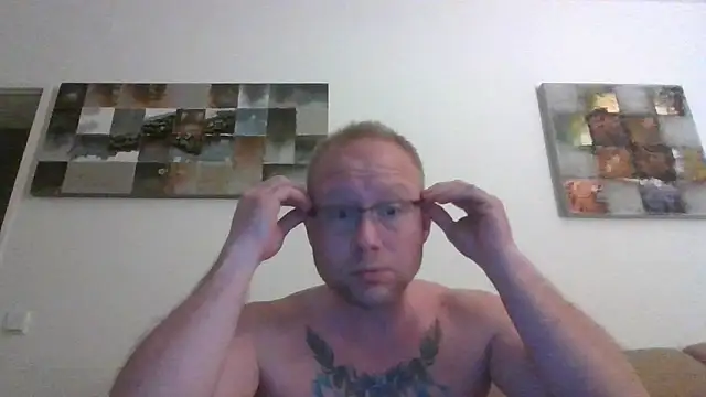 AlpenAdonis online show from December 19, 2025, 8:44 pm