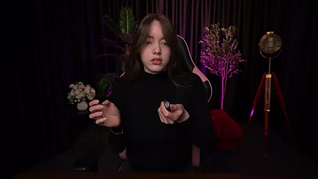 Velouraa online show from April 18, 2026, 9:26 pm