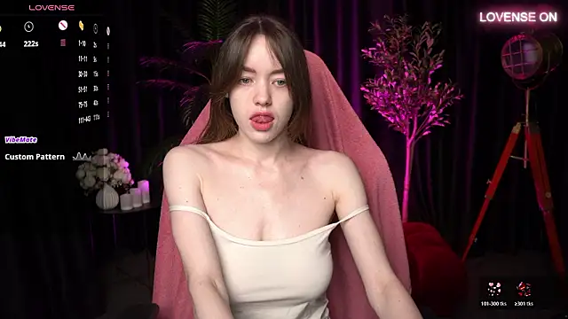 Velouraa online show from February 12, 2026, 11:15 pm