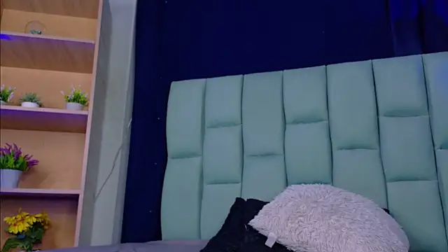 Emilyy05  online show from May 22, 2026, 1:36 am