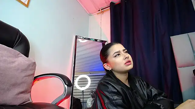 Emilyy05  online show from February 28, 2026, 3:39 am