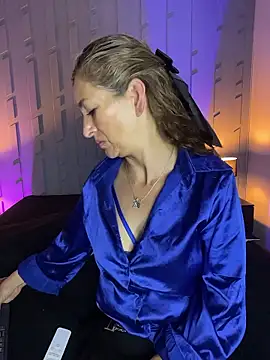 JennaMilf  online show from January 5, 2026, 7:28 pm