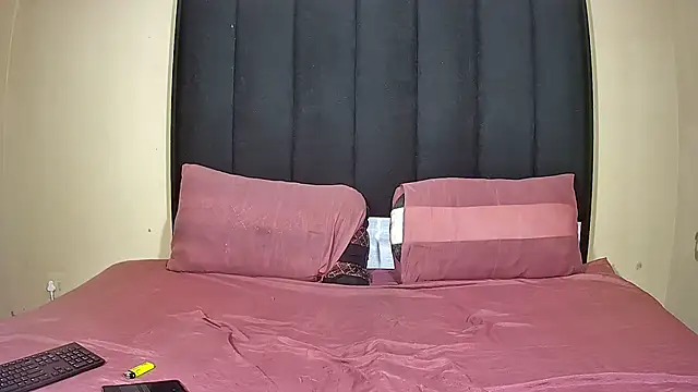 Snapshot of DesiredQueen27 chatting on February 18, 2026, 3:30 pm DesiredQueen27 online show from February 18, 2026, 3:30 pm