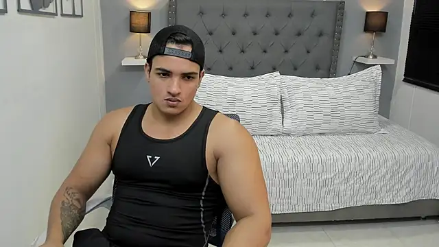 maxximo strong  online show from December 21, 2025, 7:59 pm