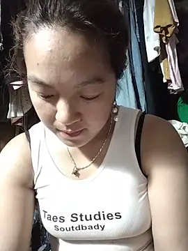 Snapshot of Lucky_cutee chatting on May 21, 2026, 6:44 am Lucky cutee online show from May 21, 2026, 6:44 am