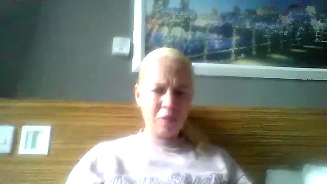 jennyblondeuk online show from April 4, 2026, 2:34 pm