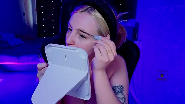 Eva Vibe  online show from March 27, 2026, 5:27 am