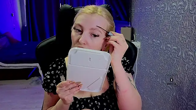 Eva Vibe  online show from April 10, 2026, 7:37 am