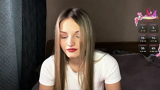 Snapshot of EmllyLighty chatting on February 13, 2026, 8:14 am EmllyLighty online show from February 13, 2026, 8:14 am