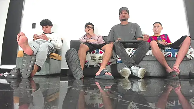 colombian alphas online show from December 21, 2025, 4:25 am