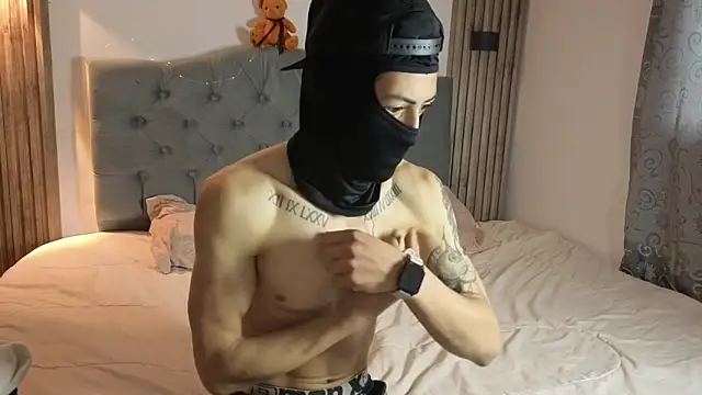 cute emmma online show from April 18, 2026, 10:50 am