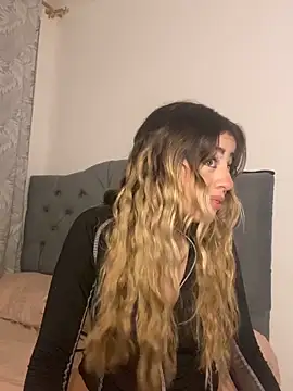 cute emmma online show from February 22, 2026, 10:50 am