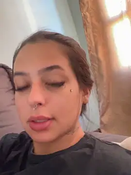 jujuarantes  2026 online show from April 15, 2026, 2:54 pm