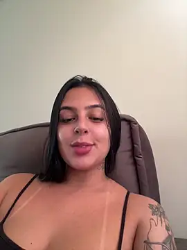 jujuarantes  2026 online show from April 29, 2026, 1:26 pm