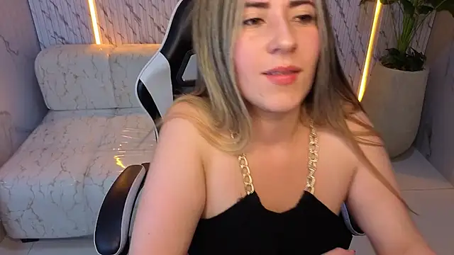 Snapshot of Phoebe_Tx chatting on December 21, 2025, 9:26 pm Phoebe Tx online show from December 21, 2025, 9:26 pm