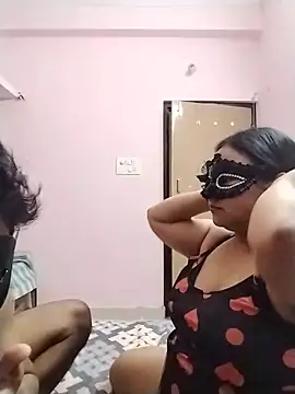 Snapshot of DesiSeductress chatting on June 18, 2026, 3:39 pm DesiSeductress online show from June 18, 2026, 3:39 pm