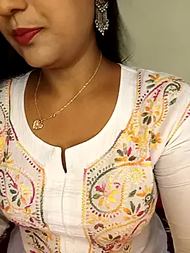 Snapshot of Deshi_bhabhi143 chatting on May 15, 2026, 5:38 am Deshi bhabhi143 online show from May 15, 2026, 5:38 am