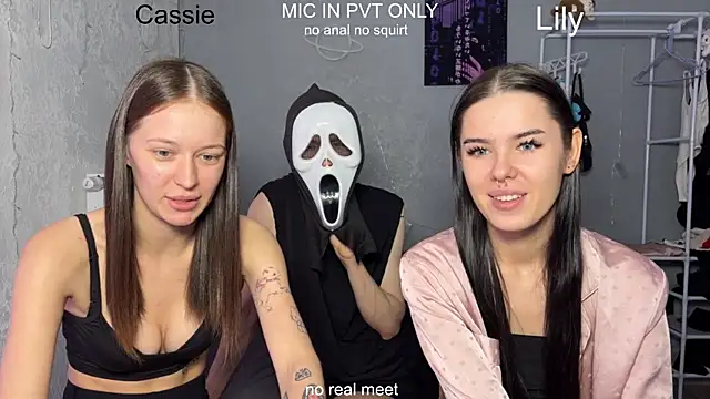 Snapshot of girls_secrets chatting on March 23, 2026, 12:16 pm girls secrets online show from March 23, 2026, 12:16 pm