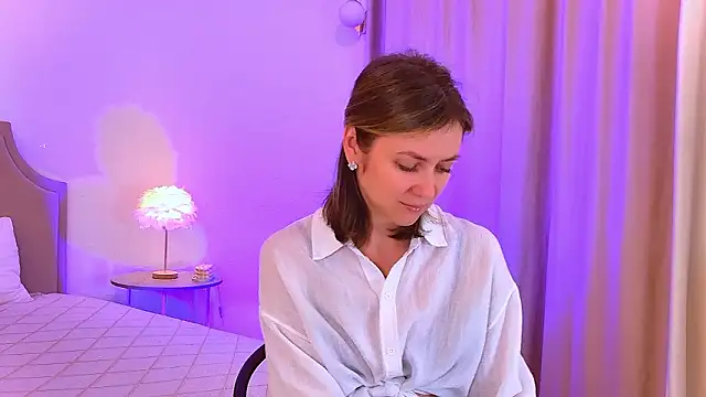 Snapshot of EmeraldGlow chatting on February 10, 2026, 2:38 pm EmeraldGlow online show from February 10, 2026, 2:38 pm