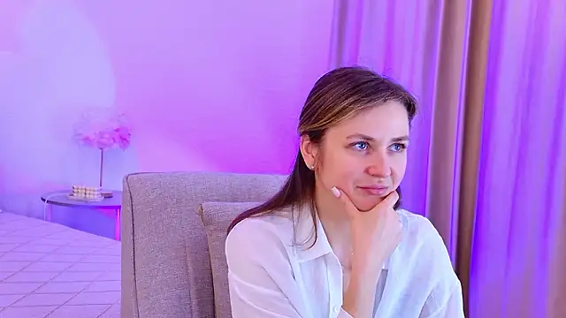 EmeraldGlow online show from March 26, 2026, 2:37 pm