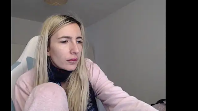 BarbieBlondieGirl online show from February 21, 2026, 4:09 pm