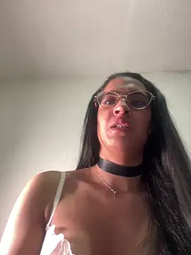 Snapshot of ValentinaEvanz chatting on June 20, 2026, 12:04 am ValentinaEvanz online show from June 20, 2026, 12:04 am