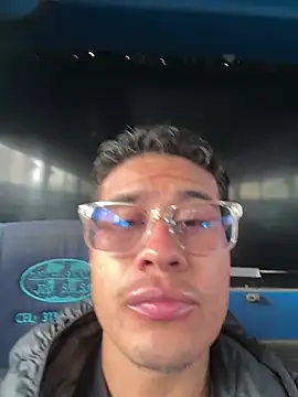 Snapshot of Latin_Paisa_Boy chatting on April 18, 2026, 4:53 pm Latin Paisa Boy online show from April 18, 2026, 4:53 pm
