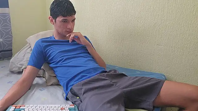 Snapshot of LeonS_20cm chatting on February 1, 2026, 5:22 pm LeonS 20cm online show from February 1, 2026, 5:22 pm